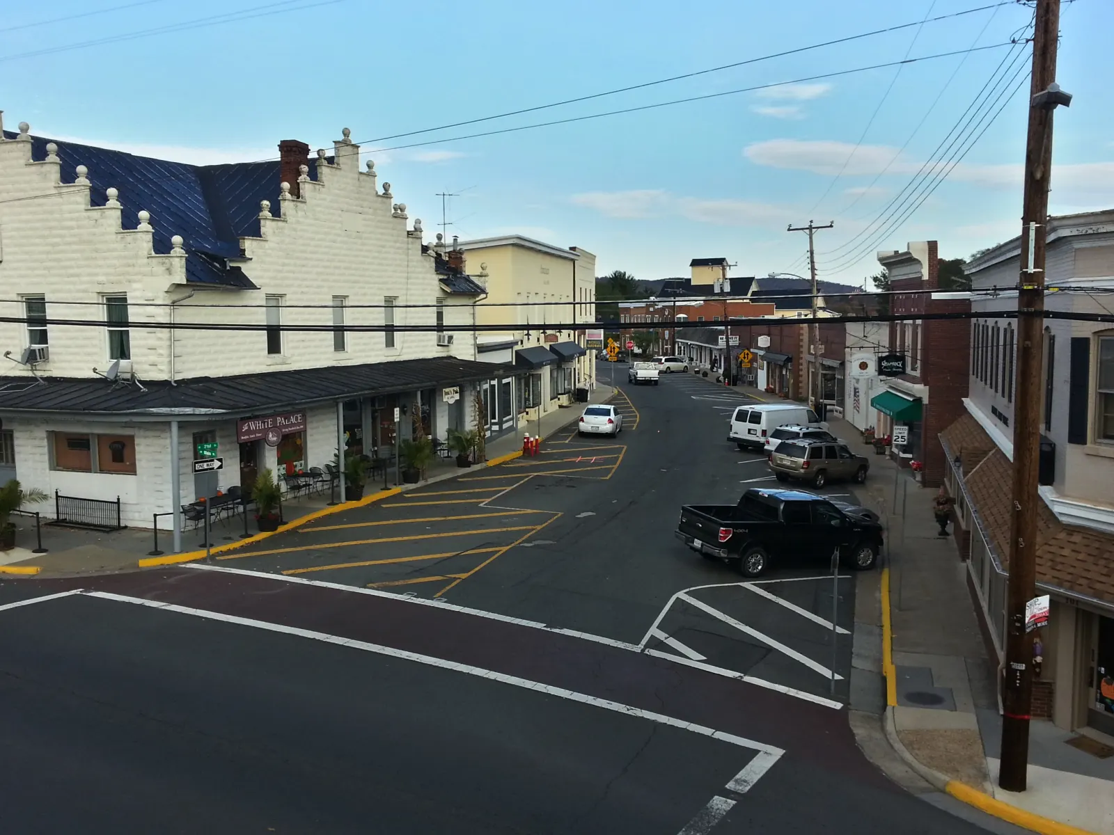 Main Street at 21st Street in downtown Purcellville